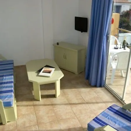 Karina 普拉亚戴尔雷安格莱斯