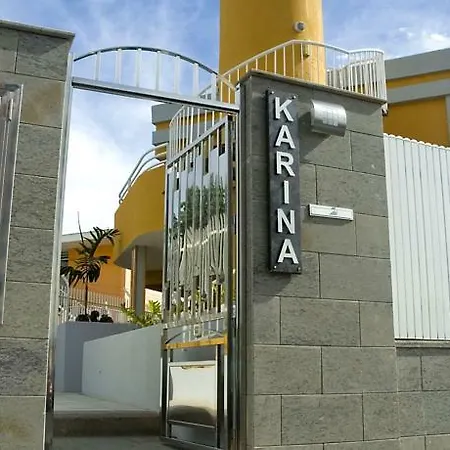 Karina 普拉亚戴尔雷安格莱斯